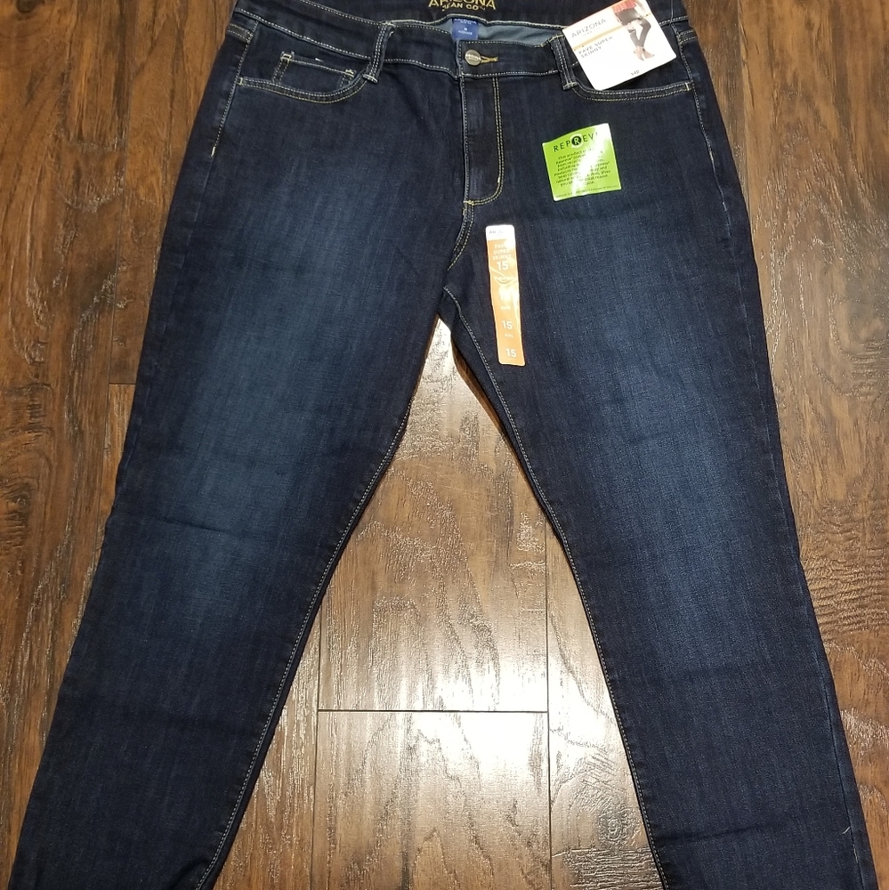 Arizona Fave Super Skinny Jean's NWT Size 15